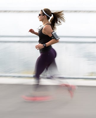 filip-mroz-167499-unsplash-1 Woman running.